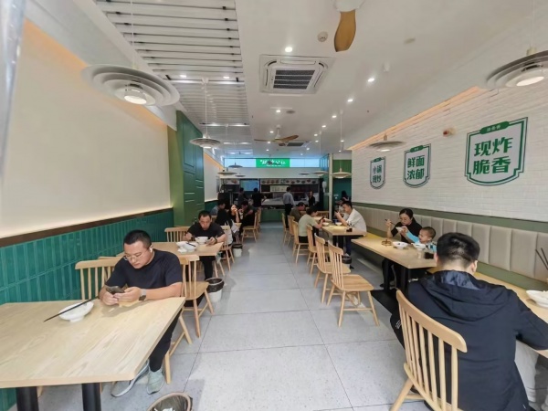 M9264 梅溪湖地铁口写字楼下日营4k多粉面快餐店低价转让 M9264 梅溪湖地铁口写字楼下日营4k多粉面快餐店低价转让