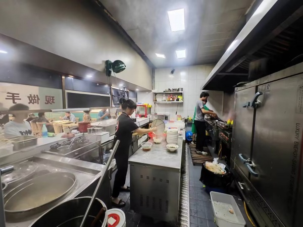 M9264 梅溪湖地铁口写字楼下日营4k多粉面快餐店低价转让 M9264 梅溪湖地铁口写字楼下日营4k多粉面快餐店低价转让