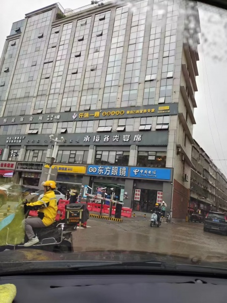 dA16地铁口400平精装餐饮小火锅店优价转让(勿扰员工 dA16地铁口400平精装餐饮小火锅店优价转让(勿扰员工