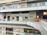 YA50地铁口商场外圈商业广场临街精装修带会员宠物店低价转
