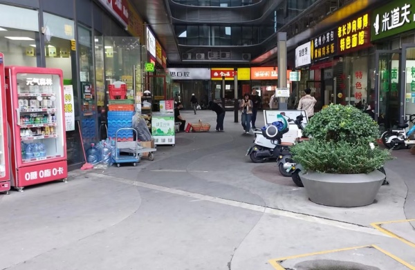 YA61麓云路地铁口写字楼底商下出口品牌麻辣烫小吃店转让 YA61麓云路地铁口写字楼底商下出口品牌麻辣烫小吃店转让