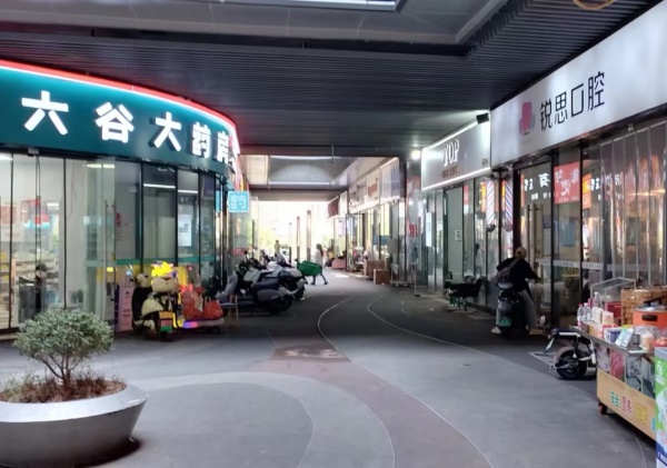 YA61麓云路地铁口写字楼底商下出口品牌麻辣烫小吃店转让 YA61麓云路地铁口写字楼底商下出口品牌麻辣烫小吃店转让