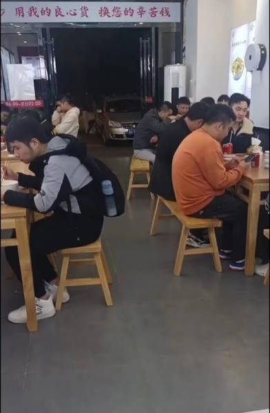 YA83(每天排长队)写字楼底商餐饮旺铺转让 YA83(每天排长队)写字楼底商餐饮旺铺转让