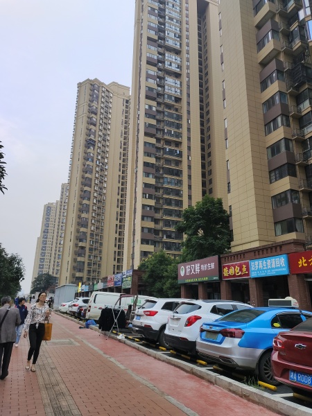 YA101无需转让费 w人高档成熟小区出入口临街底商生鲜店转让 YA101无需转让费 w人高档成熟小区出入口临街底商生鲜店转让