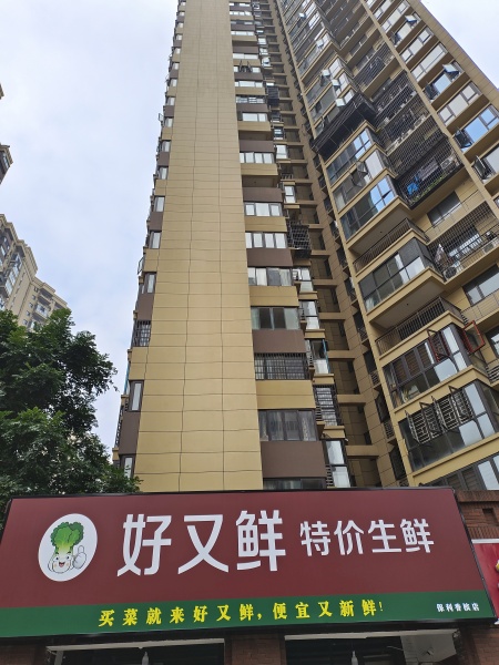 YA101无需转让费 w人高档成熟小区出入口临街底商生鲜店转让 YA101无需转让费 w人高档成熟小区出入口临街底商生鲜店转让