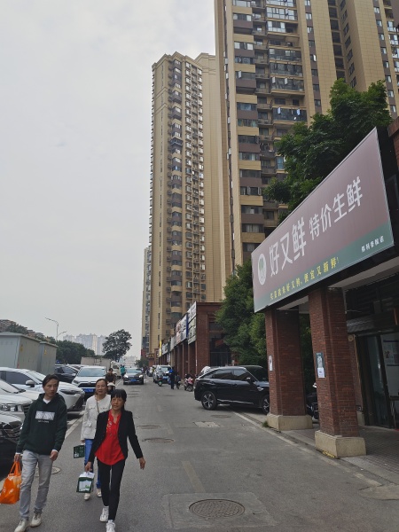 YA101无需转让费 w人高档成熟小区出入口临街底商生鲜店转让 YA101无需转让费 w人高档成熟小区出入口临街底商生鲜店转让