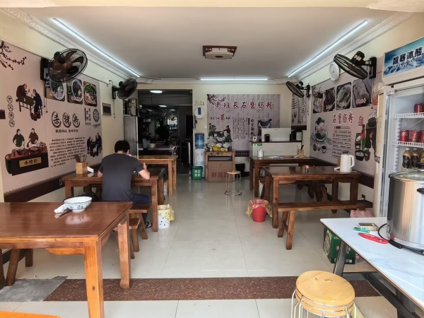 YA106雨花区毛竹塘交叉路口临街日营业2000+餐饮店优价转让 YA106雨花区毛竹塘交叉路口临街日营业2000+餐饮店优价转让