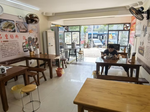 YA106雨花区毛竹塘交叉路口临街日营业2000+餐饮店优价转让 YA106雨花区毛竹塘交叉路口临街日营业2000+餐饮店优价转让