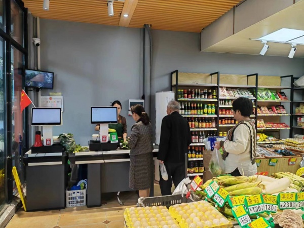 GA112罐子岭地铁口小区出入口日营6k左右生鲜店低价转让 GA112罐子岭地铁口小区出入口日营6k左右生鲜店低价转让