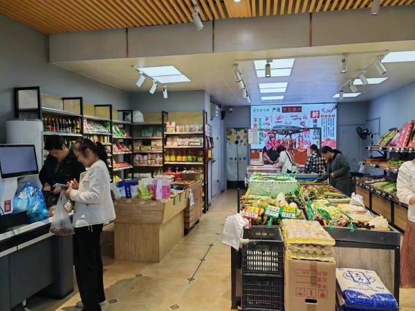 GA112罐子岭地铁口小区出入口日营6k左右生鲜店低价转让 GA112罐子岭地铁口小区出入口日营6k左右生鲜店低价转让