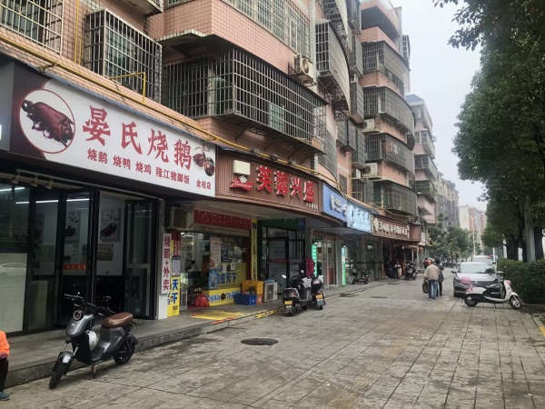 火爆!天心区金桂商业街双门头70平烧鹅店优价转让YA206 火爆!天心区金桂商业街双门头70平烧鹅店优价转让YA206