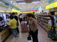 YF07日营1.5万大型社区十字路口临街零食店优价转让