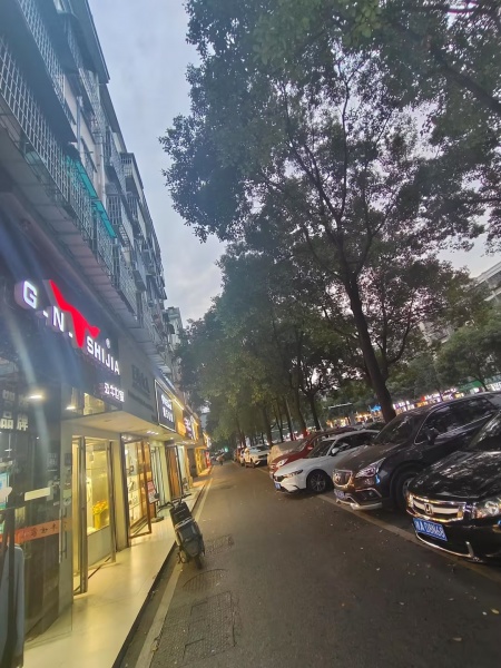 MF47 空转!芙蓉区扬帆小区正门口46平店铺(除餐饮明火) MF47 空转!芙蓉区扬帆小区正门口46平店铺(除餐饮明火)