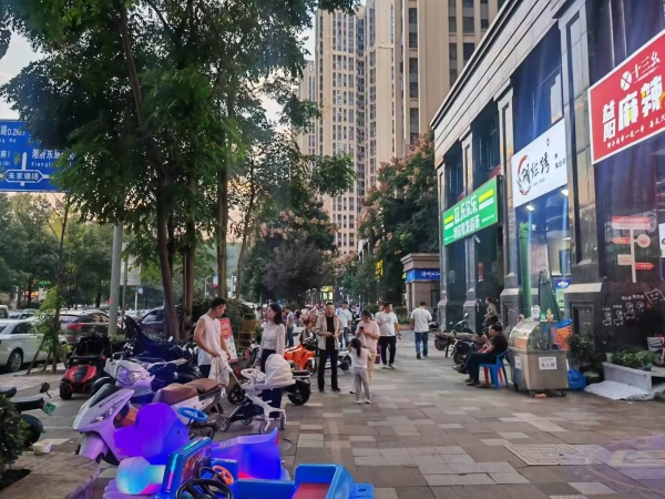 MF100 雨花区大型小区临街日营8000+生鲜店优价转让 MF100 雨花区大型小区临街日营8000+生鲜店优价转让