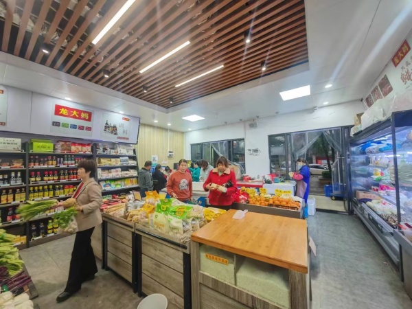 MF100 雨花区大型小区临街日营8000+生鲜店优价转让 MF100 雨花区大型小区临街日营8000+生鲜店优价转让