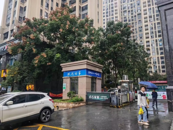 MF100 雨花区大型小区临街日营8000+生鲜店优价转让 MF100 雨花区大型小区临街日营8000+生鲜店优价转让