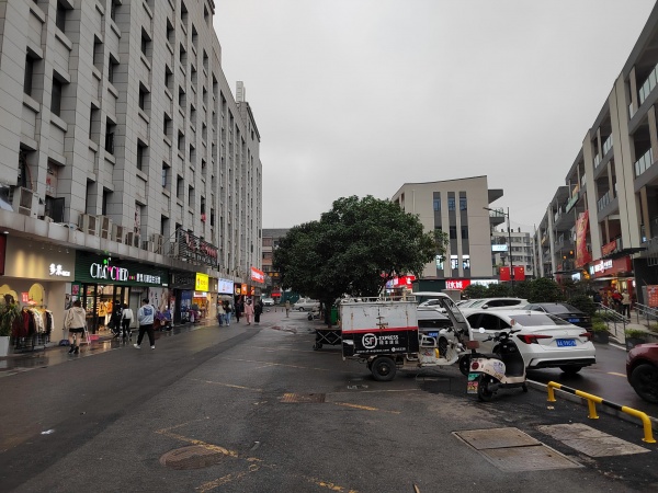 MF111 涉外学院商业一条街门面出租(无行业限制) MF111 涉外学院商业一条街门面出租(无行业限制)