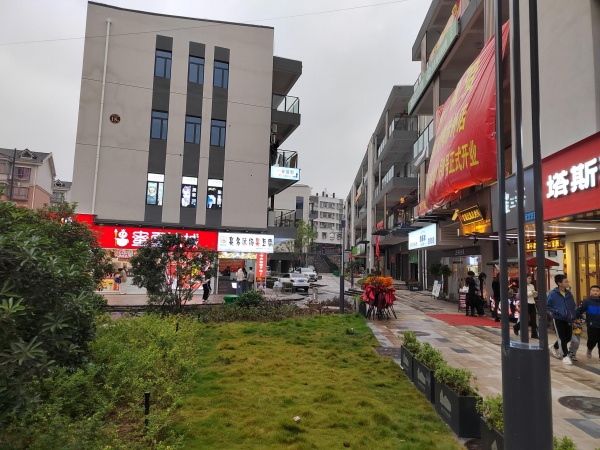 MF111 涉外学院商业一条街门面出租(无行业限制) MF111 涉外学院商业一条街门面出租(无行业限制)