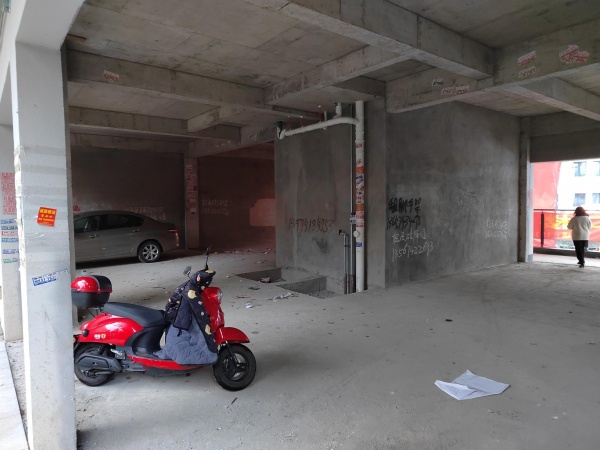 MF111 涉外学院商业一条街门面出租(无行业限制) MF111 涉外学院商业一条街门面出租(无行业限制)