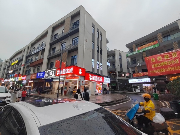 MF111 涉外学院商业一条街门面出租(无行业限制) MF111 涉外学院商业一条街门面出租(无行业限制)