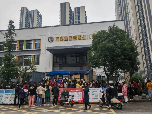 YF118岳麓区高档成熟小区35平拐角双门头门面优转(可空转 YF118岳麓区高档成熟小区35平拐角双门头门面优转(可空转