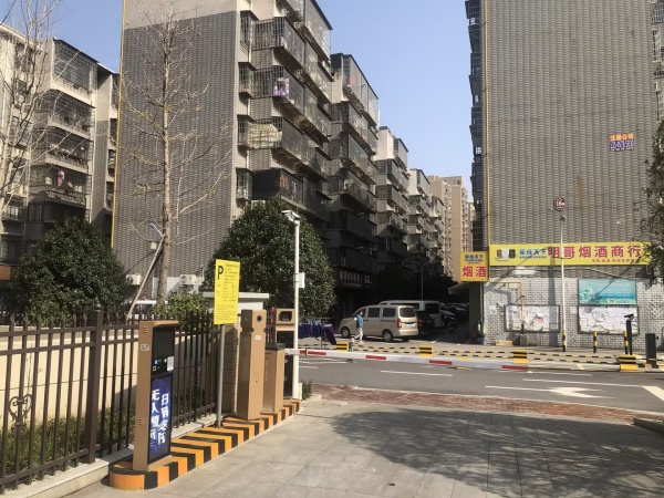 ZF144人民东路东岸梅园小区门口头铺餐饮店优价转让 ZF144人民东路东岸梅园小区门口头铺餐饮店优价转让