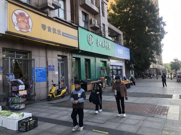 YF177天心区W人成熟小区日营业额6000零食超市优价转 YF177天心区W人成熟小区日营业额6000零食超市优价转