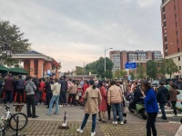 YF174高档小区出入口学校对面品牌零食店优价转让