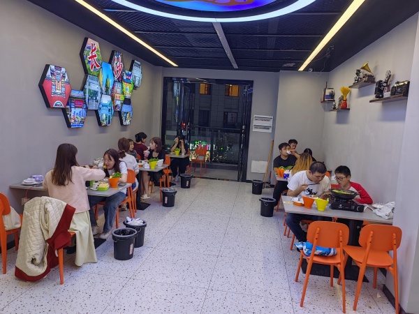 MK133 出价就谈!万人高校涉外经济学院餐饮拐角+可外摆 MK133 出价就谈!万人高校涉外经济学院餐饮拐角+可外摆