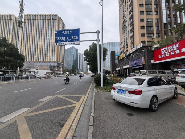 MK170 无转让费圭塘路雨花区交警大队对面临街门面房东直租 MK170 无转让费圭塘路雨花区交警大队对面临街门面房东直租