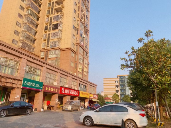 dK232小区出入口旁.暮云商圈鑫天格林香山临街餐馆转让 dK232小区出入口旁.暮云商圈鑫天格林香山临街餐馆转让