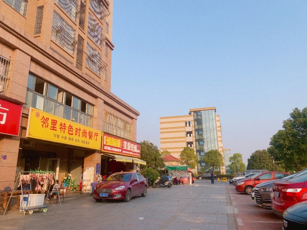 dK232小区出入口旁.暮云商圈鑫天格林香山临街餐馆转让 dK232小区出入口旁.暮云商圈鑫天格林香山临街餐馆转让