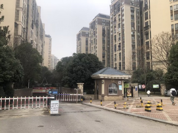 84152 天心区高档小区东门临街底商美容减肥店优转可空转(无行业限制) 84152 天心区高档小区东门临街底商美容减肥店优转可空转(无行业限制)