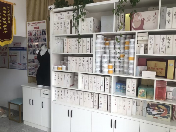 84152 天心区高档小区东门临街底商美容减肥店优转可空转(无行业限制) 84152 天心区高档小区东门临街底商美容减肥店优转可空转(无行业限制)
