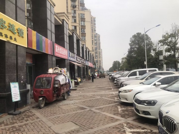 84152 天心区高档小区东门临街底商美容减肥店优转可空转(无行业限制) 84152 天心区高档小区东门临街底商美容减肥店优转可空转(无行业限制)