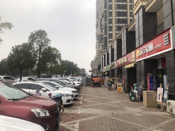 84152 天心区高档小区东门临街底商美容减肥店优转可空转(无行业限制) 84152 天心区高档小区东门临街底商美容减肥店优转可空转(无行业限制)