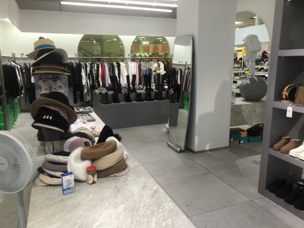 64155雨花区砂子塘地铁口无押金270平服装店低价转让(可空转) 64155雨花区砂子塘地铁口无押金270平服装店低价转让(可空转)