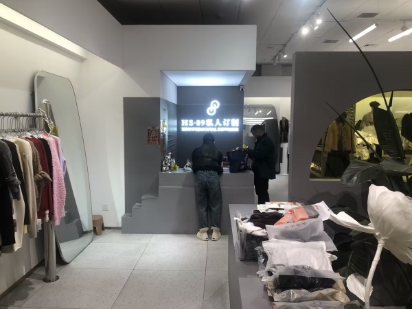 64155雨花区砂子塘地铁口无押金270平服装店低价转让(可空转) 64155雨花区砂子塘地铁口无押金270平服装店低价转让(可空转)
