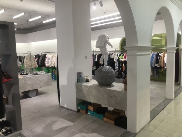 64155雨花区砂子塘地铁口无押金270平服装店低价转让(可空转) 64155雨花区砂子塘地铁口无押金270平服装店低价转让(可空转)