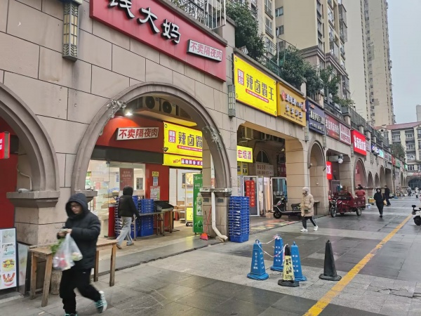 84223 开福区万国城三期正门口 糕点店优价转让(可空转) 84223 开福区万国城三期正门口 糕点店优价转让(可空转)