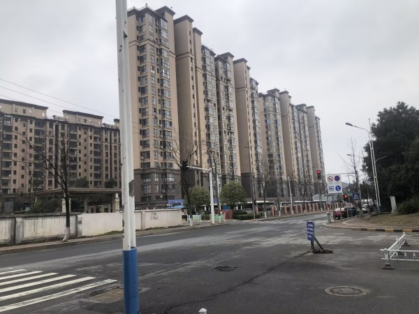 64238开福区高档小区出入口104平旺铺房东直租无行业限制! 64238开福区高档小区出入口104平旺铺房东直租无行业限制!