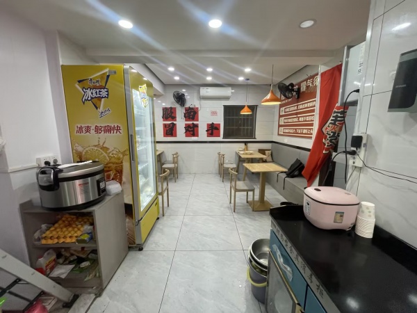 84386 麓谷工业园旁黄金码头53平餐饮店转让(天然气+可外摆) 84386 麓谷工业园旁黄金码头53平餐饮店转让(天然气+可外摆)