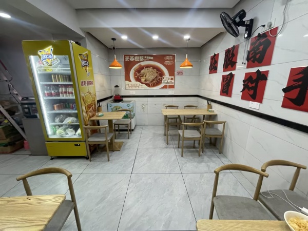 84386 麓谷工业园旁黄金码头53平餐饮店转让(天然气+可外摆) 84386 麓谷工业园旁黄金码头53平餐饮店转让(天然气+可外摆)