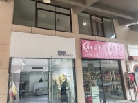 84382 急转!新华联梦想城电梯口服装店带阁楼可空转