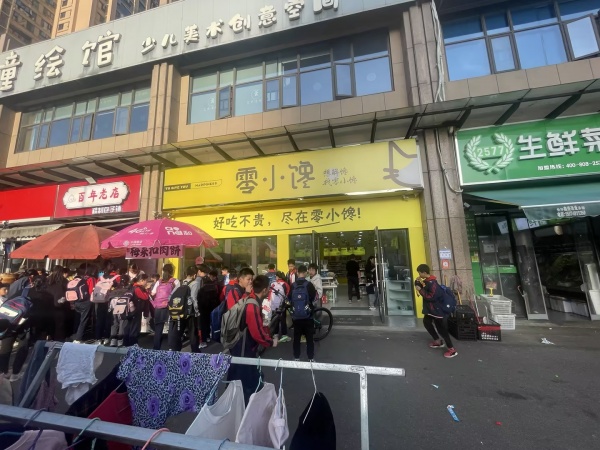 (已转)543265大型小区出入口学校正对面130平零食便利店优价转 (已转)543265大型小区出入口学校正对面130平零食便利店优价转