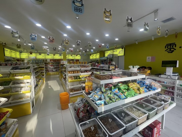 (已转)543265大型小区出入口学校正对面130平零食便利店优价转 (已转)543265大型小区出入口学校正对面130平零食便利店优价转
