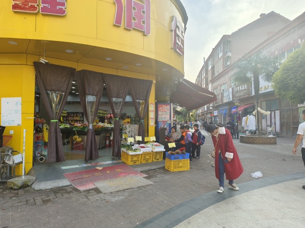 843264岳麓区大型小区出入口转角220平店铺转让(只接受空转) 843264岳麓区大型小区出入口转角220平店铺转让(只接受空转)