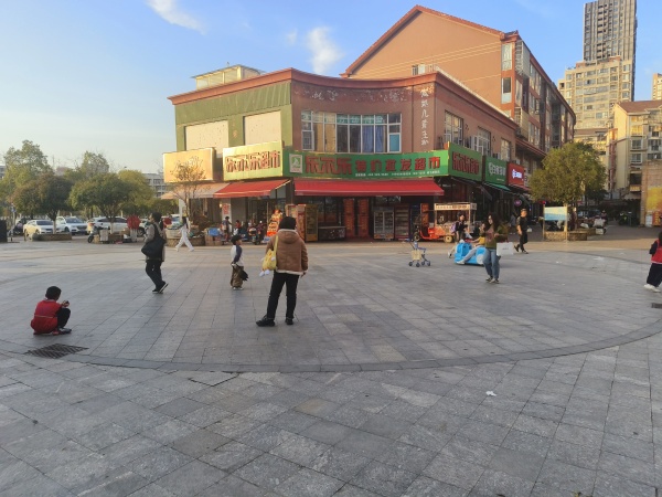 843264岳麓区大型小区出入口转角220平店铺转让(只接受空转) 843264岳麓区大型小区出入口转角220平店铺转让(只接受空转)
