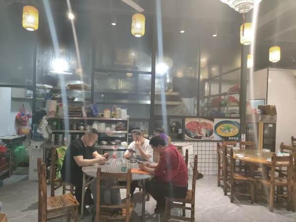 843270 工业园学校旁 日营业额1万以上 夜宵店优价转让 843270 工业园学校旁 日营业额1万以上 夜宵店优价转让