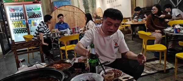 843270 工业园学校旁 日营业额1万以上 夜宵店优价转让 843270 工业园学校旁 日营业额1万以上 夜宵店优价转让